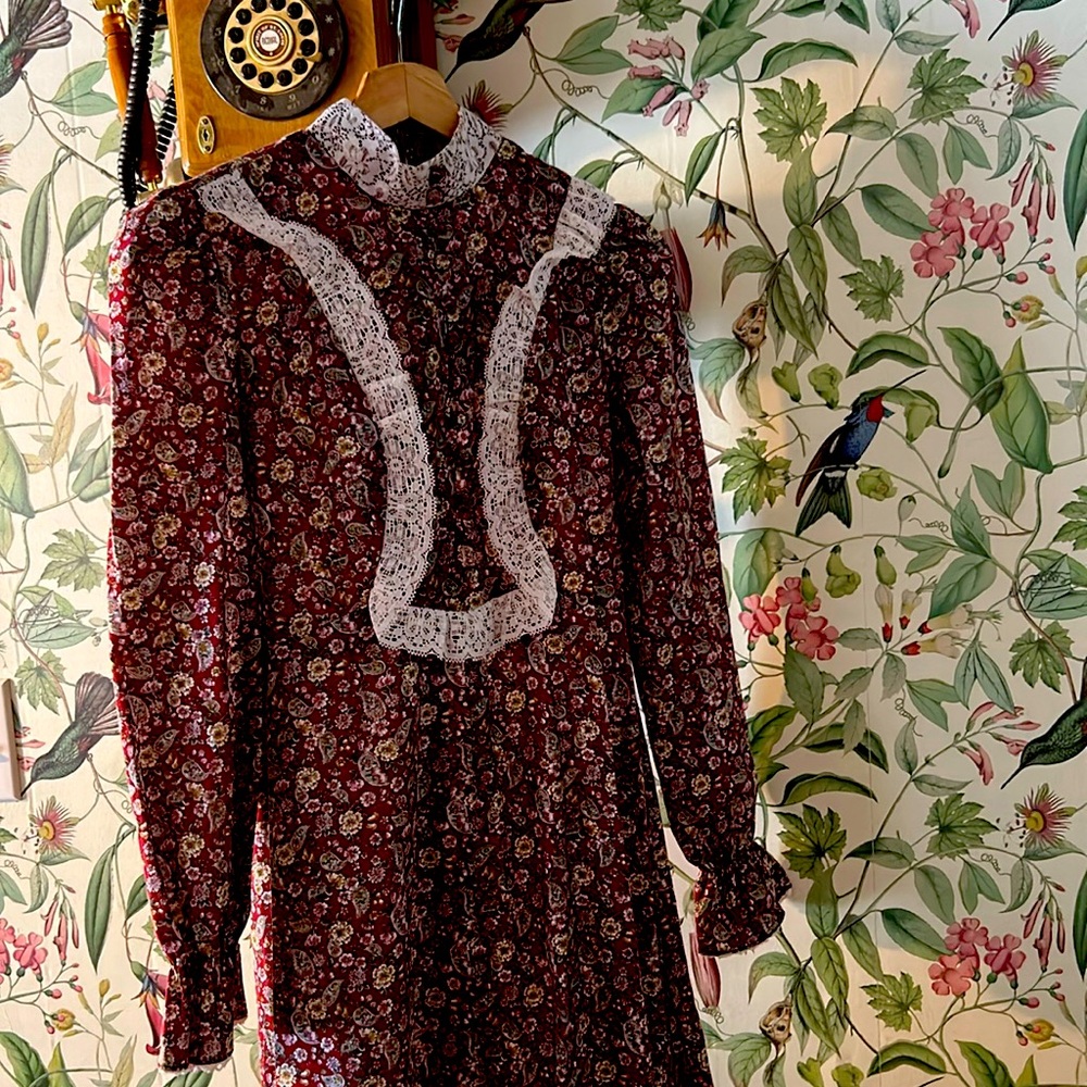 🙈SOLD🙈 Floral Victorian Inspo Dress - Picture 4 of 5